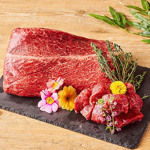 有使用國產牛肉的豪華套餐♪享受引以為豪的肉類菜餚！