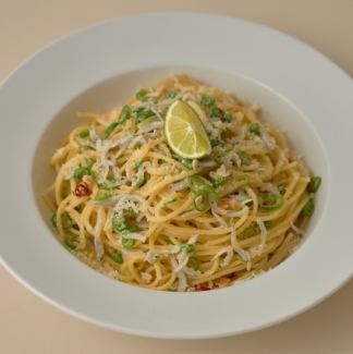 釜揚げしらすと青唐辛子のペペロンチーノ