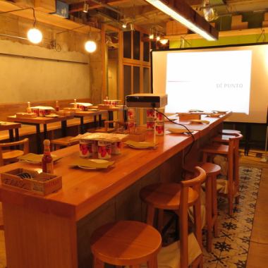 It is a natural space by using a lot of old materials ♪ It can accommodate up to 64 people at the time of sitting and 80 people at the time of standing up ◎ projector and microphone are also equipped! [Girls' Association / Italian / Pizza / Pasta / Meat / anniversary / birthday / izakaya / all you can drink / vegetables)