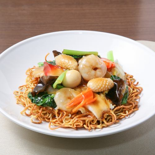 Seafood fried noodles