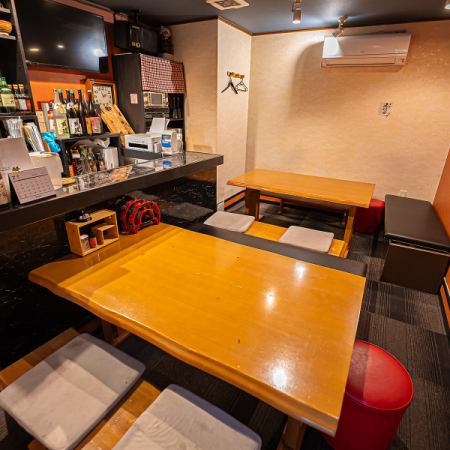 [Completely private room, table for 6 people x 2 tables] Fully equipped with karaoke and monitor.Spacious private room, perfect for group use.