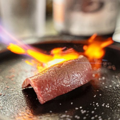 [Kuroge Wagyu Beef x Special A Rice] Broiled Beef Sushi 500 yen (tax included) *Changes depending on the season