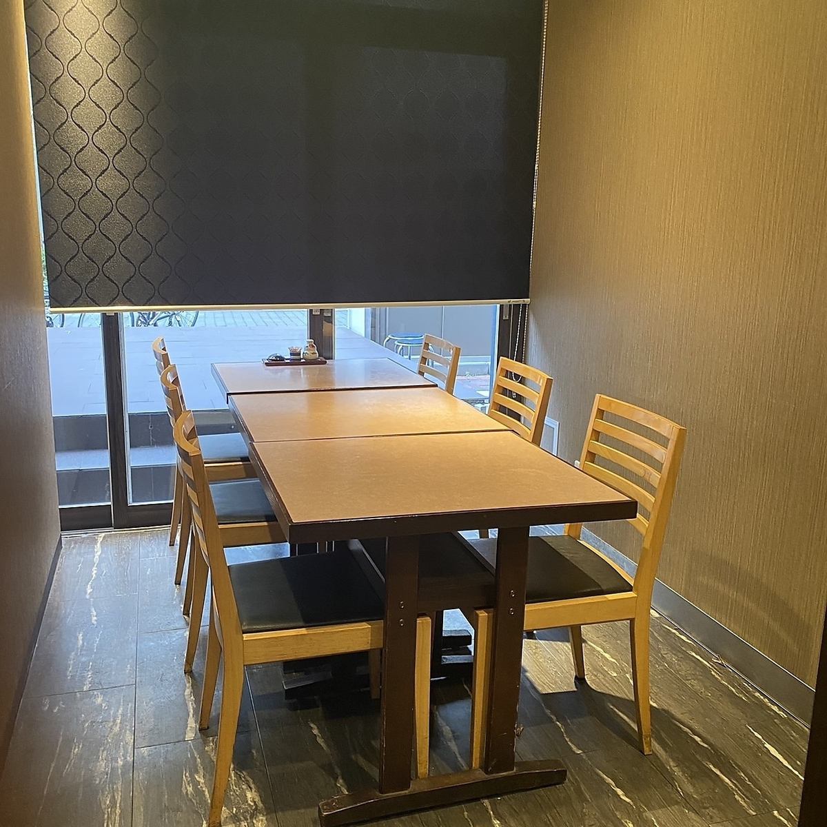We have two private rooms for 6 people!We will protect your private space.