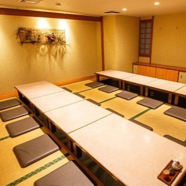 [Perfect for banquets☆ Tatami seats and private rooms] We have spacious tatami seats and private rooms for 8 and 6 people.The tatami room can accommodate banquets for up to 40 people.Enjoy a large party with your company or friends in a private space.Let's spend a special time in a comfortable environment!♪