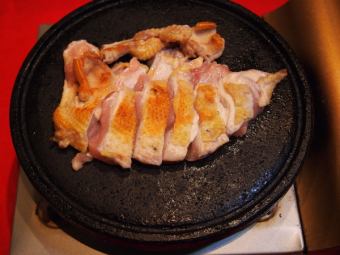 히나이 치킨 한장 구이 (모모 고기)
