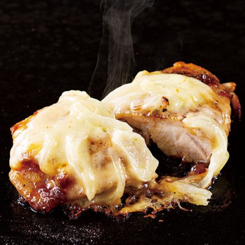 Chicken steak with gouda cheese and onion