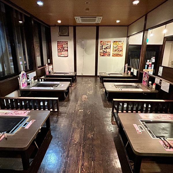 We have many seats with sunken kotatsu seats.This spacious floor can accommodate both families and large parties.Please feel free to visit our store.