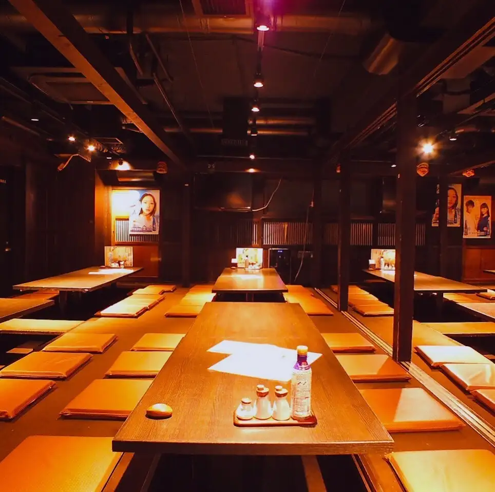 We have private rooms and tables available for various uses, so you can relax and enjoy your time here!