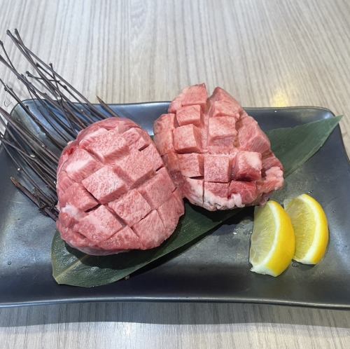 [名物]厚切りけんちゃんタンステーキ/厚切り半生トロタンステーキ