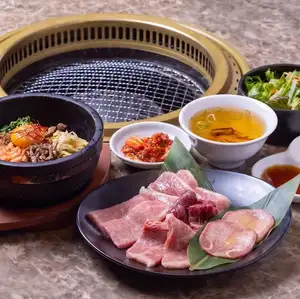 【お昼も夜も本格焼肉】 厚切り塩上タン付 厳選上焼肉セット