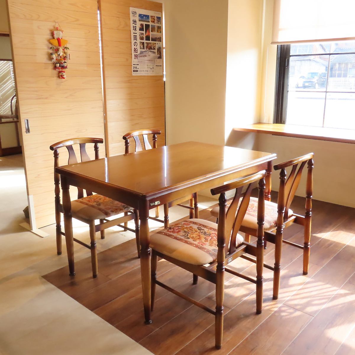 木を基調とした落ち着いた空間でゆったりとお過ごしください♪