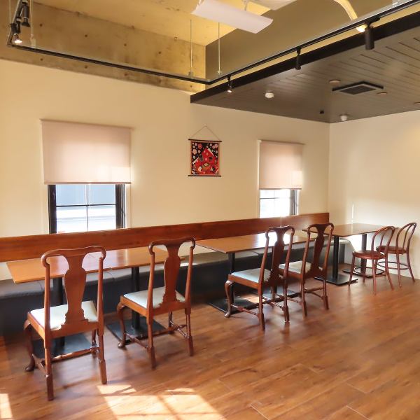 落ち着いた大人の空間でありながら、事前のご予約で団体様でのご利用も承っております◎各種宴会や親戚のお集まり、お祝い事の席など、幅広いシーンに対応可能です。プライベート感を大切にした空間作りで、大人数でも周囲を気にせず和やかなひとときをお過ごしいただけます♪各種お集まりの際はぜひご相談ください◎