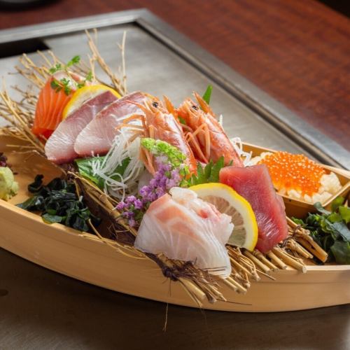 鉄板料理だけではない!?豪華ぶっちぎり舟盛り!
