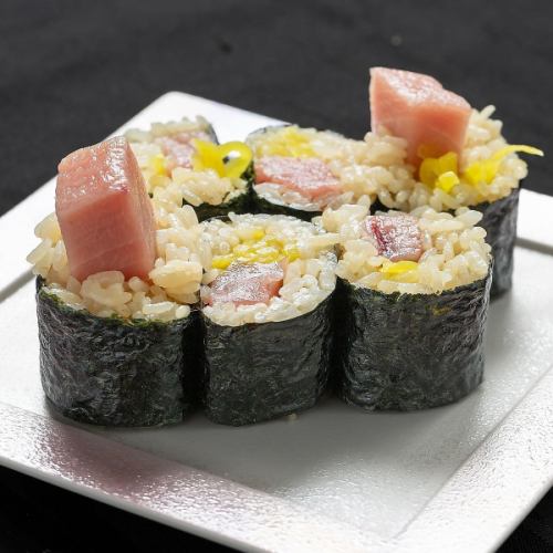 うおしん酒場全店の名物料理!はみでるとろたく♪