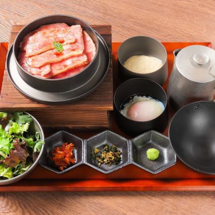 【ランチ限定】☆黒毛和牛特上ひつまぶし<とろろや温泉卵やサラダなど>全6品2500円(税込)♪