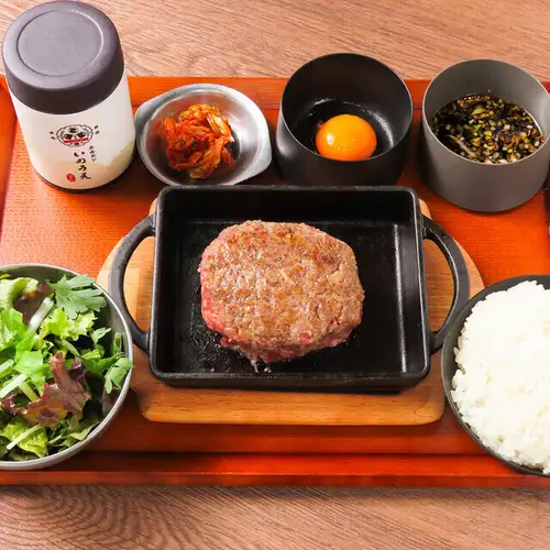 ボリュームたっぷりハンバーグ定食