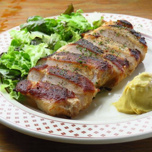 前菜からお肉までこだわりのお料理を提供！