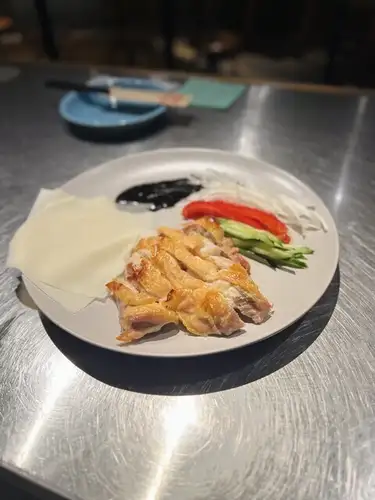 这不是北京烤鸭，这是鸡肉鸭。