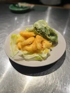 虾仁配蛋黄酱