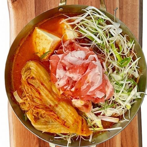 泡菜鍋（中）