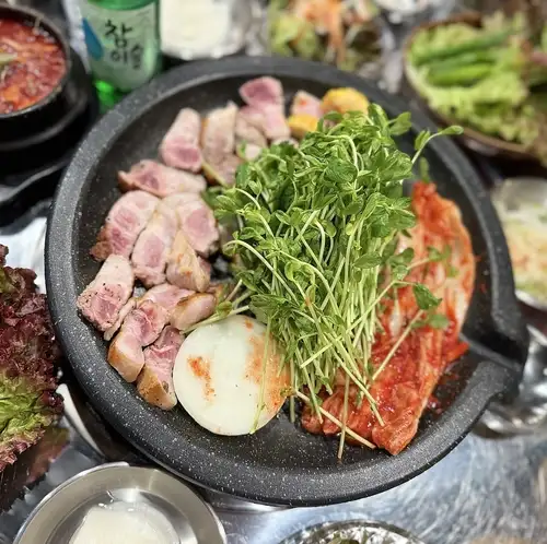待ち時間も特別に！チヂミや純豆腐チゲなど一品多数