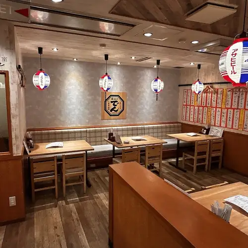 這家店環境乾淨明亮♪