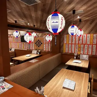 大きなテーブル席ご用意しております！会社宴会やちょっとしたお集まりにオススメ！シーンに合わせてご利用ください！