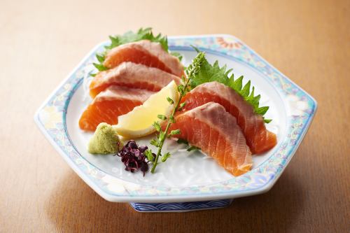 岩手のもの　八幡平（はちまんたい）サーモンのお造り  Sashimi of the salmon