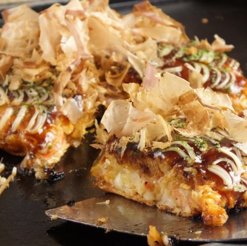 Fluffy okonomiyaki with plenty of yam! More than 40 kinds of toppings available