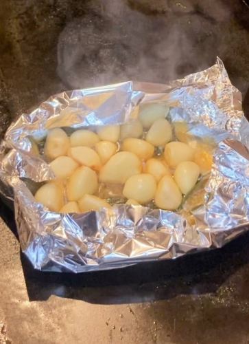 Grilled garlic in foil