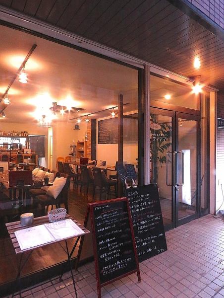 イタリアンやフレンチなどの欧州料理をベースとした創作料理がカジュアルにお楽しみいただけるレストラン。お料理に合わせて、世界各国から多彩なワインを取り揃えており、ペアリングもおすすめです♪駅近でお集まりにも便利なおしゃれ空間は、アットホームな雰囲気で居心地も抜群◎