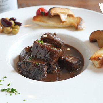 紅酒燜牛臉肉