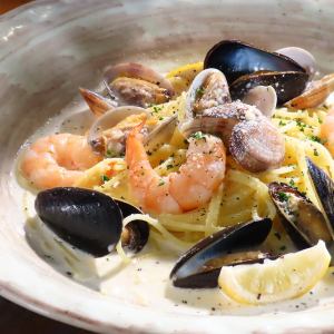海老と魚介のレモンクリームパスタ