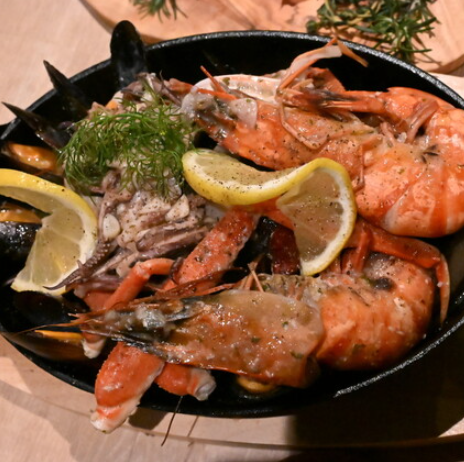 お仕事帰りにサクっと飲み会も〇休日に友人と〇カップルで〇