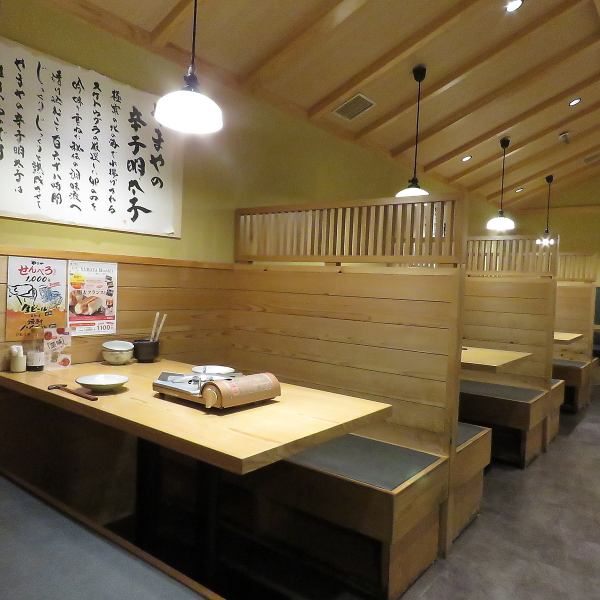 心安らぐ和のテイストが漂う店内は、落ち着いた色合いとシンプルな装飾が特徴で、訪れる人々に安心感を与えます。友人との食事や大切な人とのゆったりとしたディナーに最適な空間で、九州の味覚を存分に楽しんでいただけます。お待ちしておりますので、ぜひ特別なひとときをこの場所でお過ごしください。