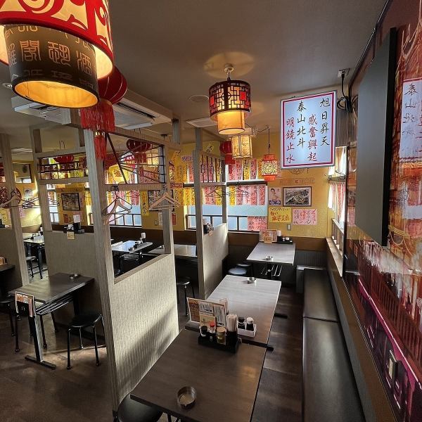 [We welcome you with decorations and an atmosphere reminiscent of the real Shanghai] The interior of the restaurant can be rearranged, making it spacious! We also have sofa seats, so you can relax and unwind! Conveniently located just a two-minute walk from JR Funabashi Station and a one-minute walk from Keisei Funabashi Station, we welcome you to stop by for a drink after work, a quick drink, or just a meal! Even if you're alone, you can enjoy yourself!