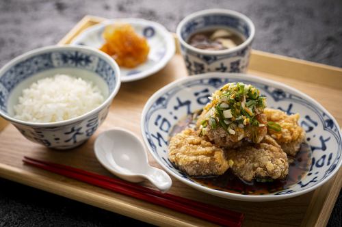 油淋鶏定食 ［ご飯・スープ・小鉢付き］