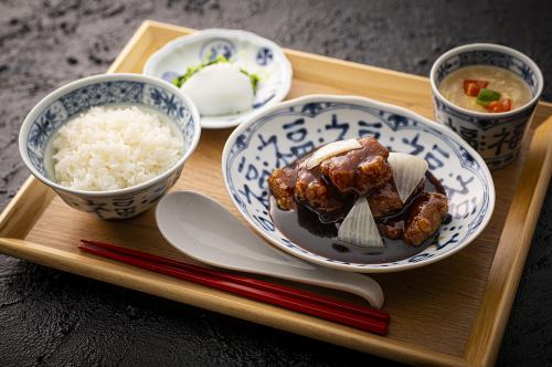 黒酢酢豚定食［ご飯・スープ・小鉢付き］