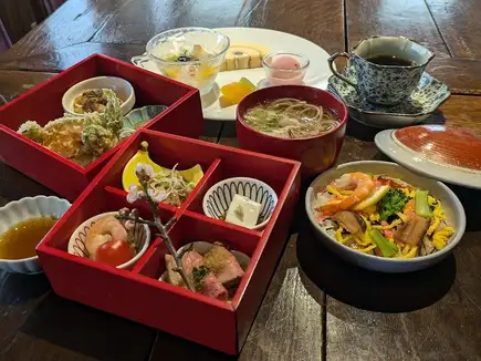 Maiko Gozen (weekdays only, reservations required)