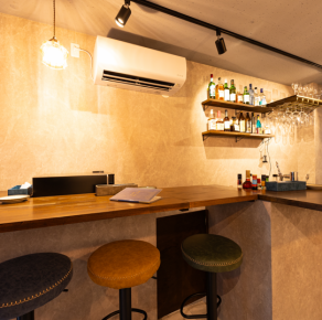 カウンター席もございます。