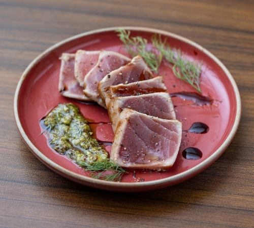 Rare tuna steak