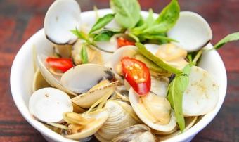 Steamed clams with lemongrass and sake