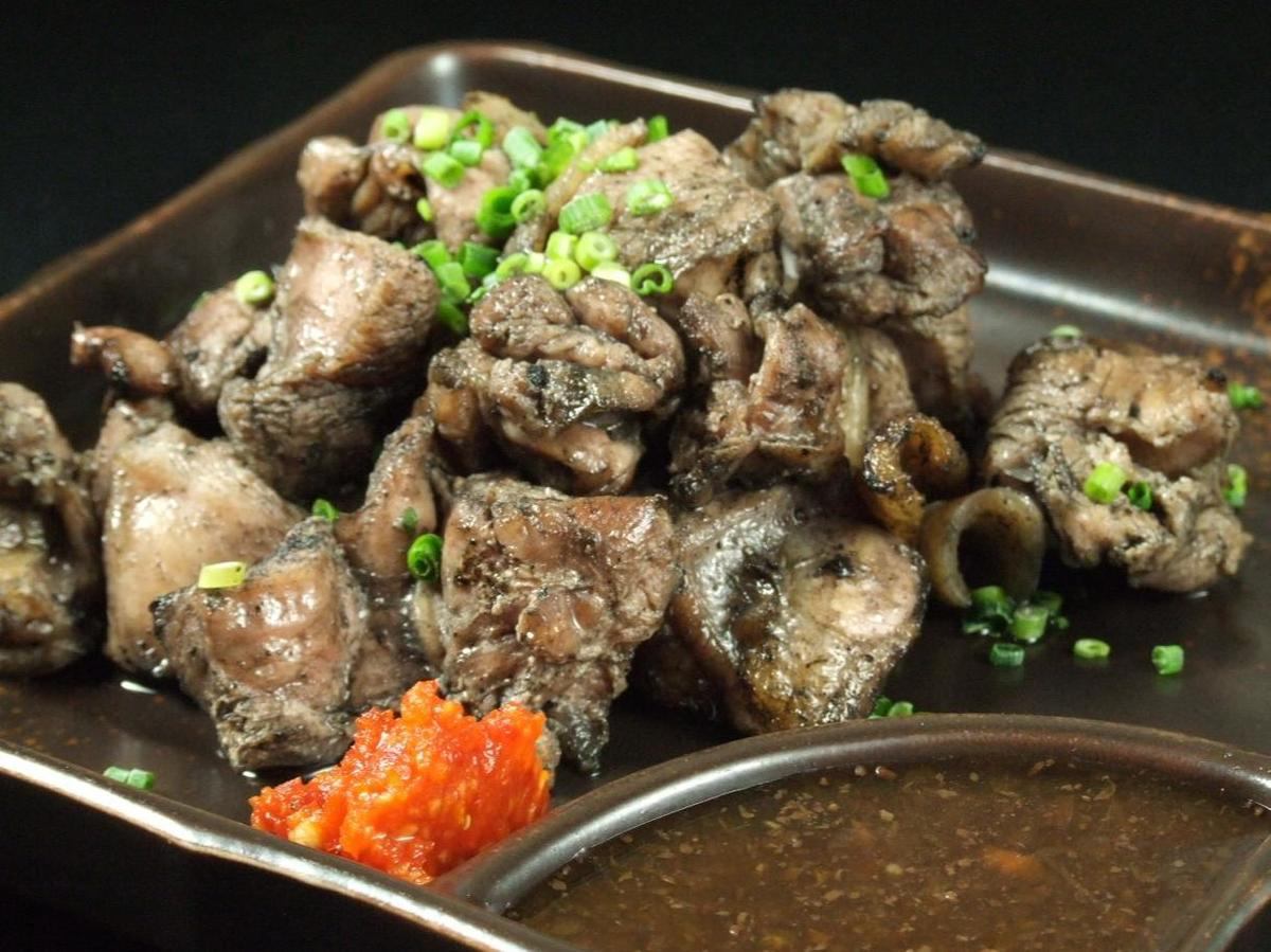 名物!地鶏もも焼き（さつま赤鶏）!!炭の香りと柚子胡椒の風味◎