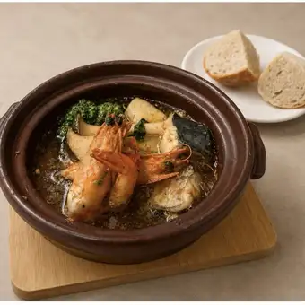 野菜と魚介のアヒージョ