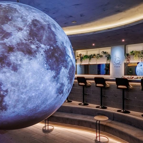 駅からすぐの便利な立地◎朝5時まで営業しているので、一次会・二次会はもちろん、終電を逃した後の利用にもぴったりです。気軽に立ち寄れる雰囲気ながら、落ち着いた空間でゆったりと過ごせるのも魅力。遅い時間まで美味しい料理やドリンクを楽しめる、大人の隠れ家的なお店です。