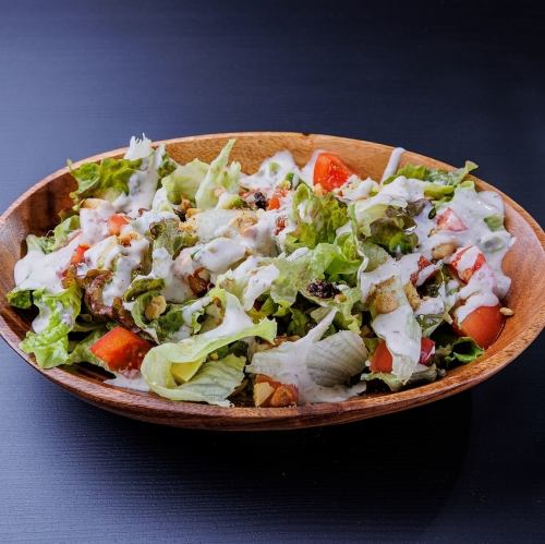 アボカドとナッツ香るシーザーサラダ