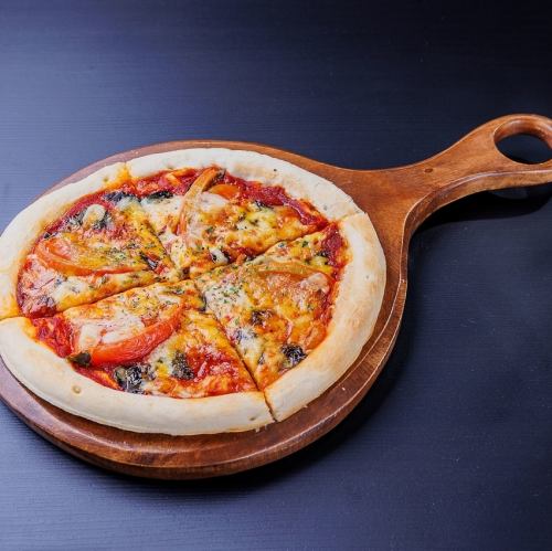 【ピザの王道！】自家製バジルのマルゲリータ/1400円(税込)