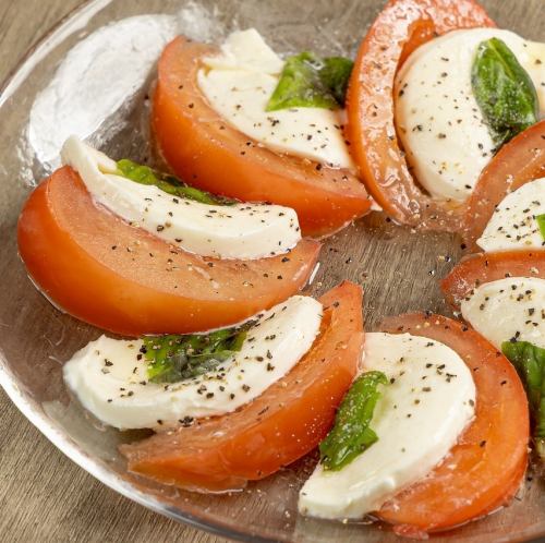 特製カプレーゼ 自家製バジルソース