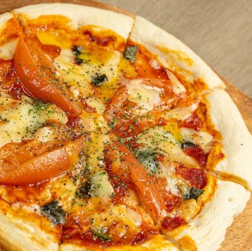 【ピザの王道！】自家製バジルのマルゲリータ/1500円(税込)