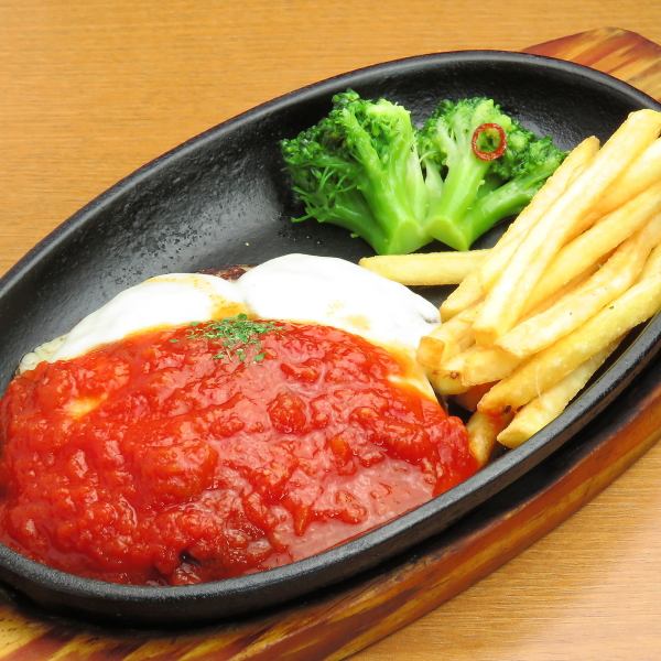 [Popular with women ★] Hanabatake Farm Mozzarella cheese is used! Mozzarella cheese tomato sauce hamburger \ 1,010